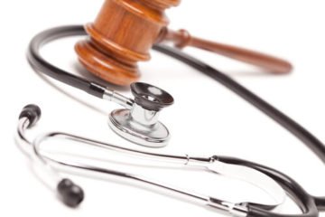 stethoscope and a gavel to represent medical malpractice law